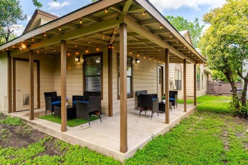 Hidden Meadow Community House | 4BR Pet Friendly, Fenced Yard, Lackland AFB,SeaWorld,SixFlags!