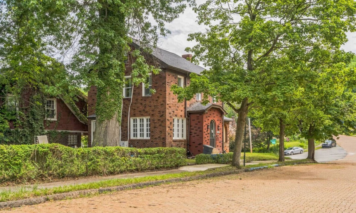 Wilkinsburg House | 4BR Pitt Suburbs Gem