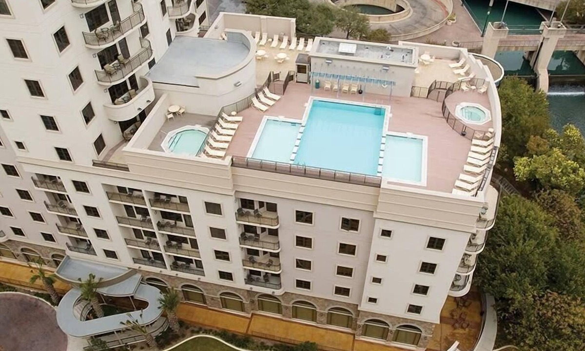 Downtown San Antonio Condo | 4br Presidential w/Rooftop Pool & City Views