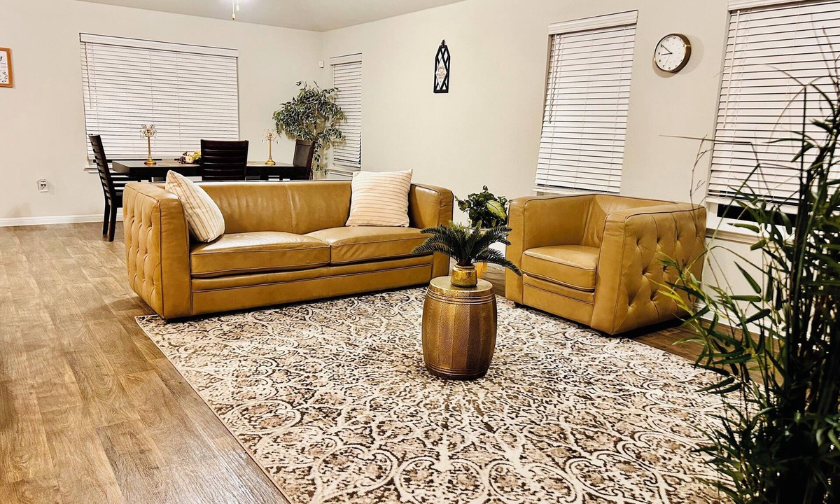 Pioneer Crossing House | 4BR retreat: 15m from Downtown and the Domain