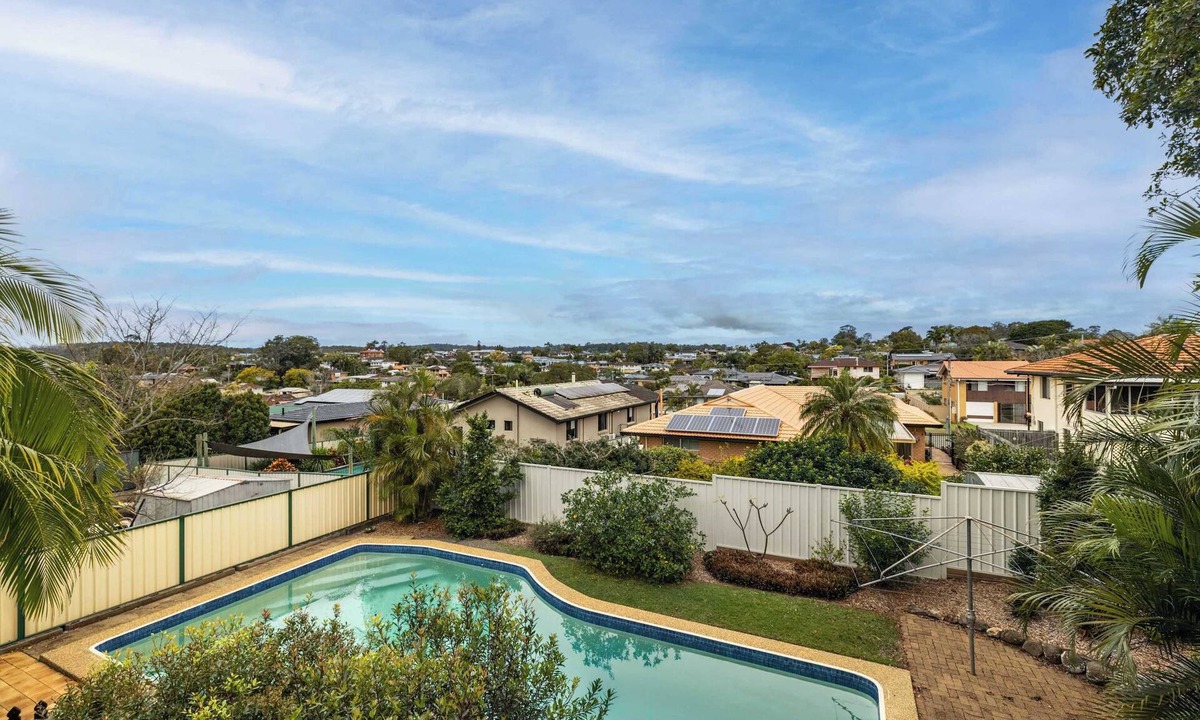 Rochedale South House | 4BR Retreat with Pool & Scenic High Steps View