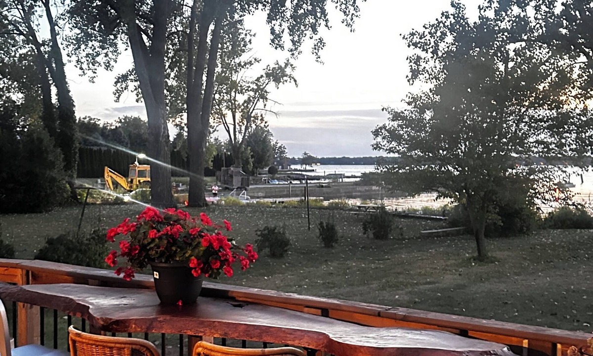 Amherstburg House | 4BR Riverfront Oasis: Fishing, Sunsets & Serenity