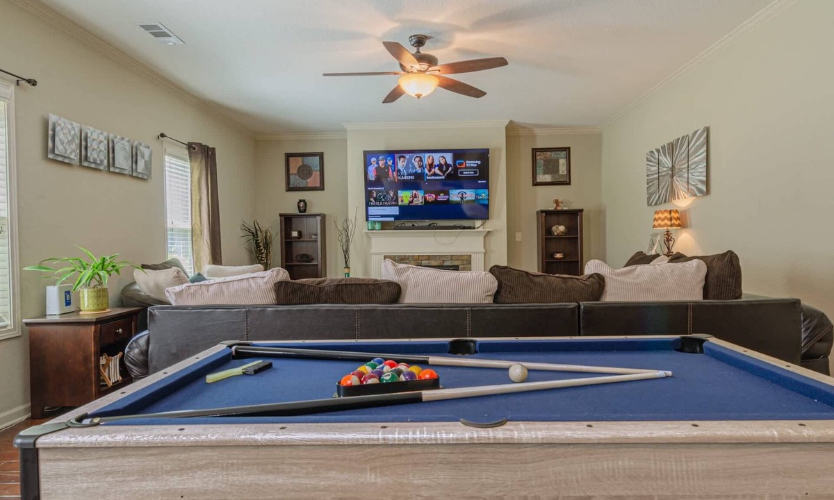 Fortson House | 4BR Sleeps10 PoolTable Grill Parking Near Ft Moore