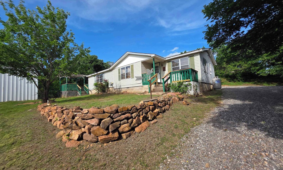 Medicine Park Cabin | 4BR Slps 10, 3 Kings|Walk to Town, Trails+Parking