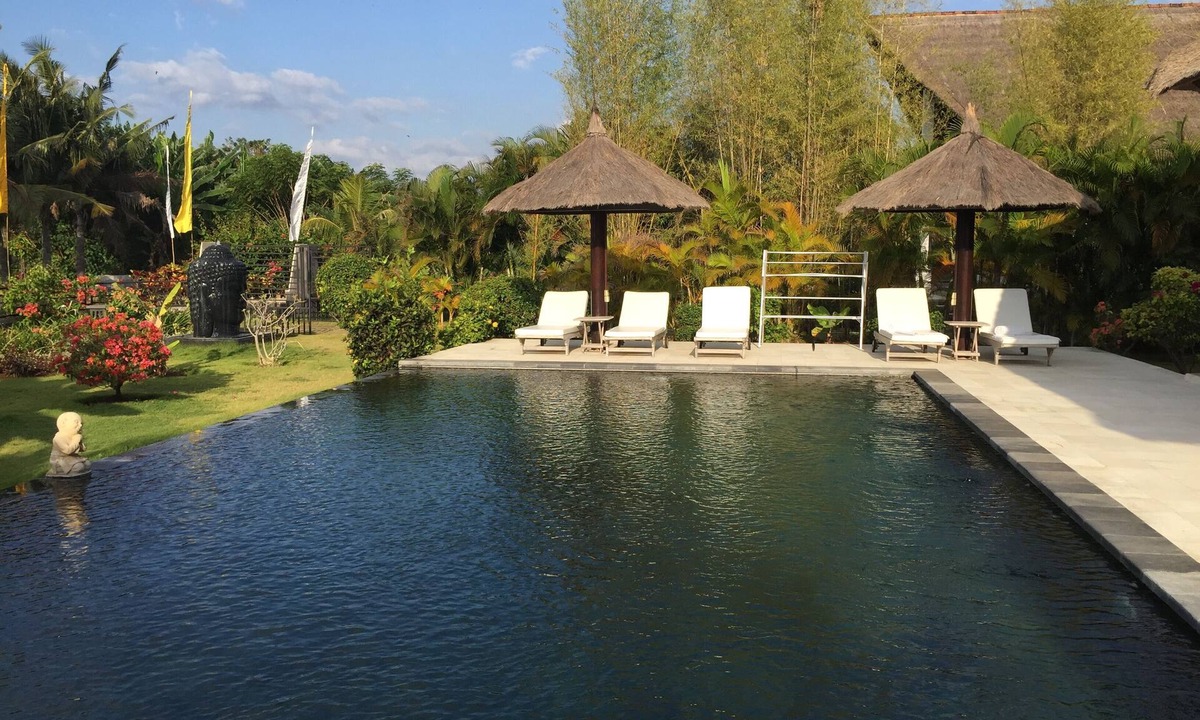 Umeanyar Villa | 4BR Tropical beach Villa in Umeanyar