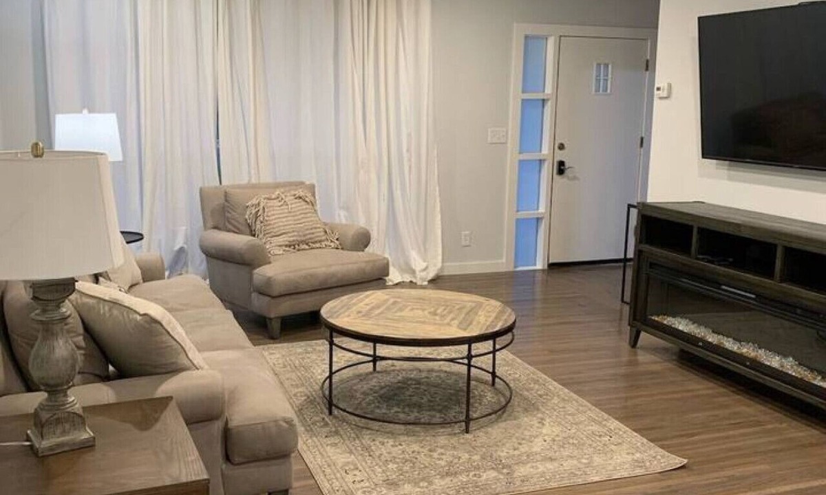 Tulsa House | 4BR Tulsa Stay w/Pool Table + Pets OK