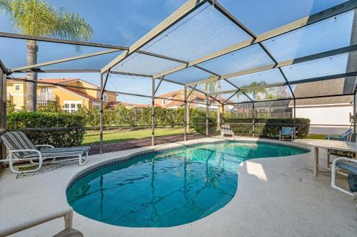 Lake Berkley House | 4BR w Heated Pool near Disney & Lake - Sleeps 10