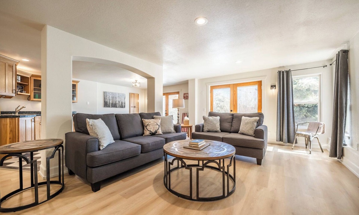 Palmer Lake House | 4BR Walk to Lake & Restaurants - Dog-Friendly Home - Game Room & Fire Pit