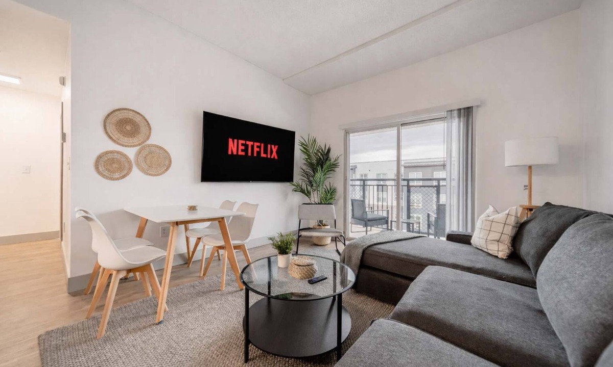Charlotte Center City Apartment | 4BR with Balcony and City View + Parking