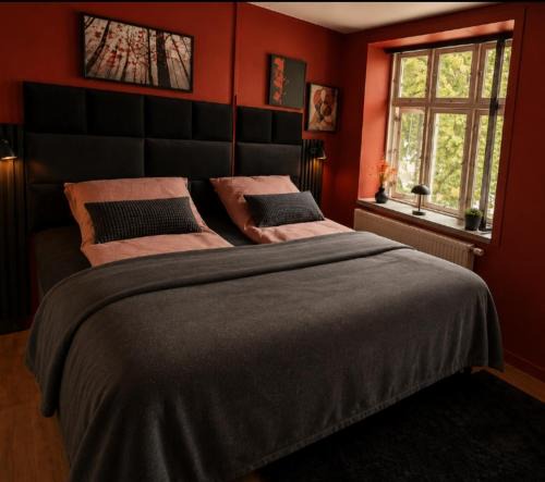 Aalborg Midtby House | 4Seasons - Vermillion Autumn Suites
