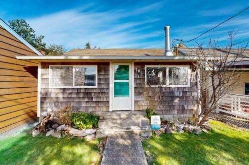 Rockaway Beach House | 4th Avenue Beach Cottage
