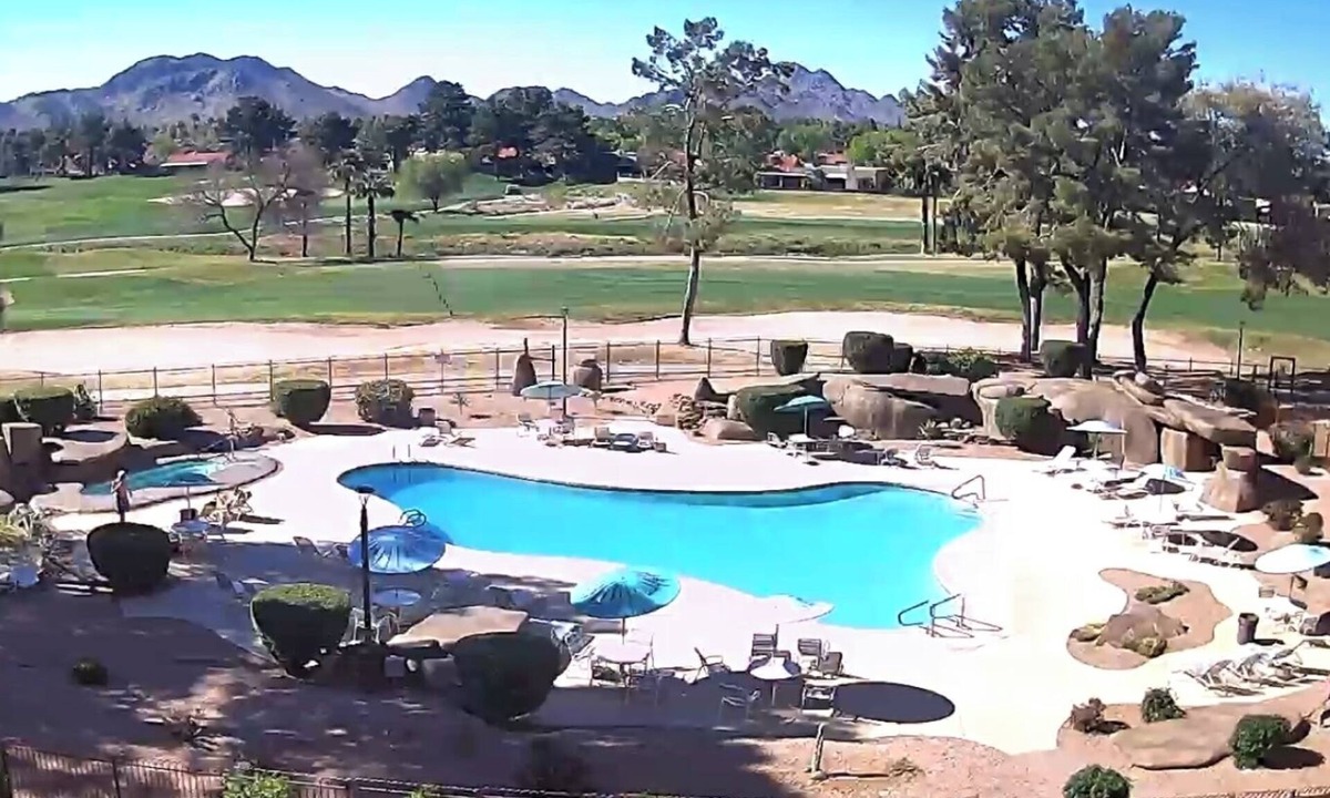 Paradise Valley Village Condo | 4th Floor - Bldg 14 - Views of Pool 5, Golf Course & Mountains