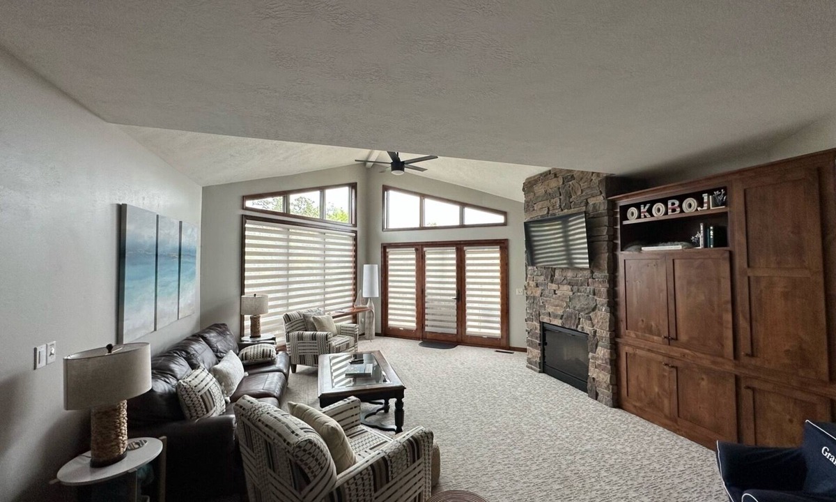Arnolds Park Condo | 4th Floor Condo Vaulted Ceilings. New Beds, Carpet, Blinds, Paint 🙌🏼 1st building