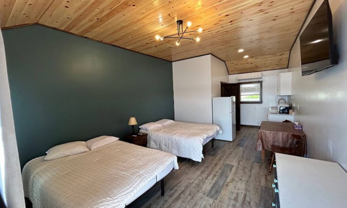 Town of Webb Hotel | 4th Lake Front Beachside Motel room at Eagle Bay Village