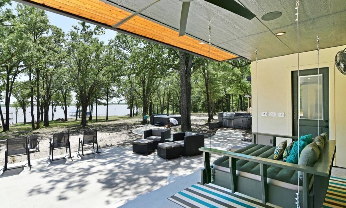 Quinlan House | 4th Nt Free! Luxury Waterfront Hot Tub Kayaks Views