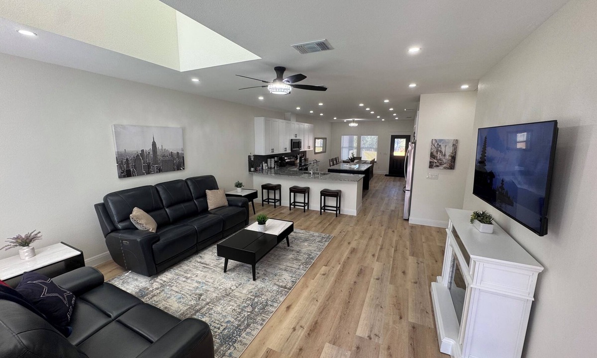 Cross Mountain House | #4Townhome Luxury ,3bedrooms,close La Cantera,Rim,SixFlags,Seaworld,Riverwalk.