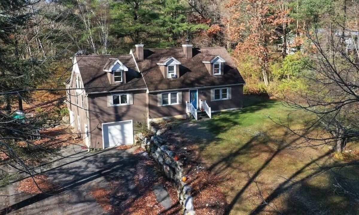 Lee House | $5,500/mo Special * Private Berkshire Escape*