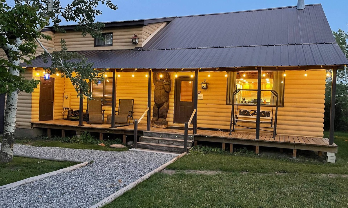 Swanlake Cabin | 5 acre Cabin with Pond & Stream!