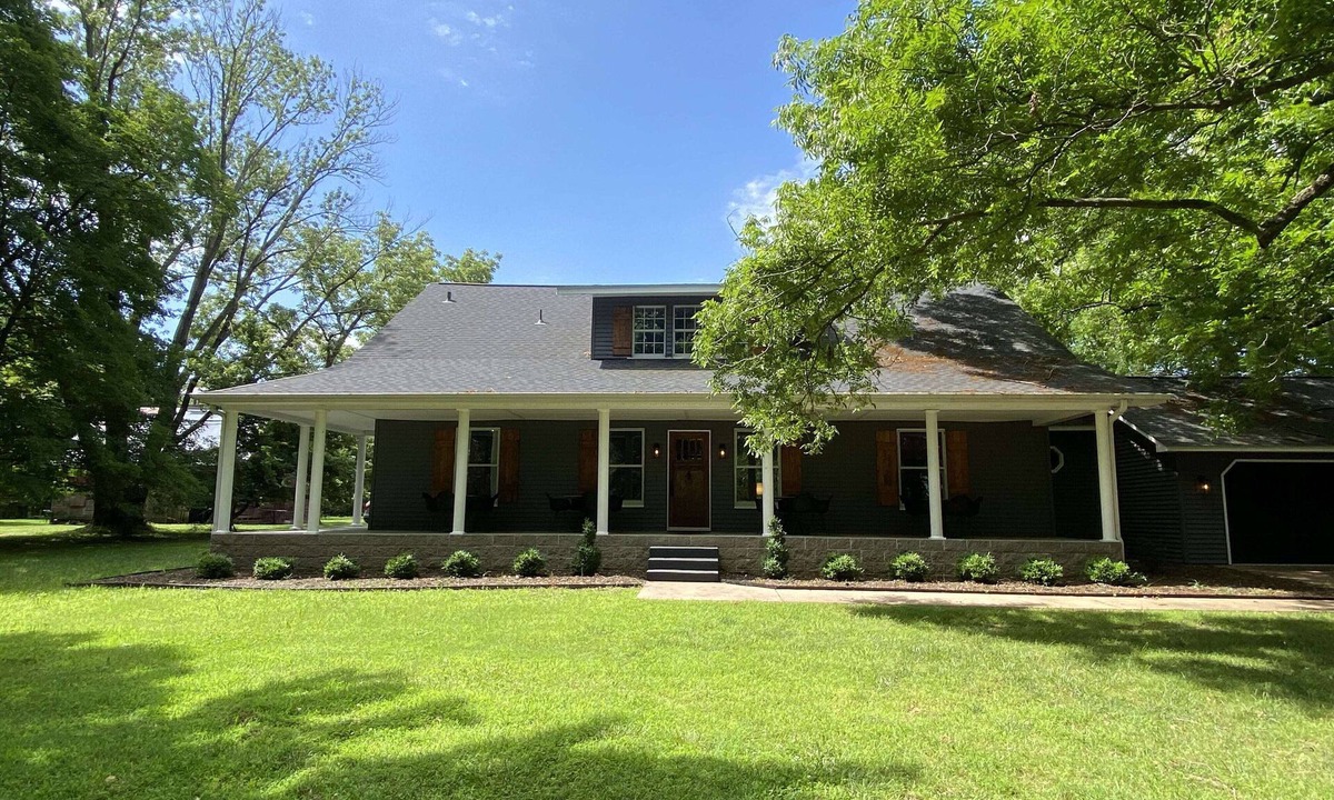 Little Flock House | 5 Acre Farmhouse+Dog Friendly+Game Room+2 King Bed