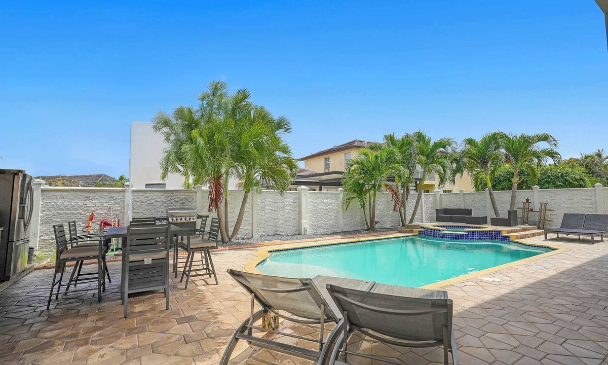 Miami Lakes House | 5-BD,5-BA Tropical Oasis - Pool, Patio, Fun