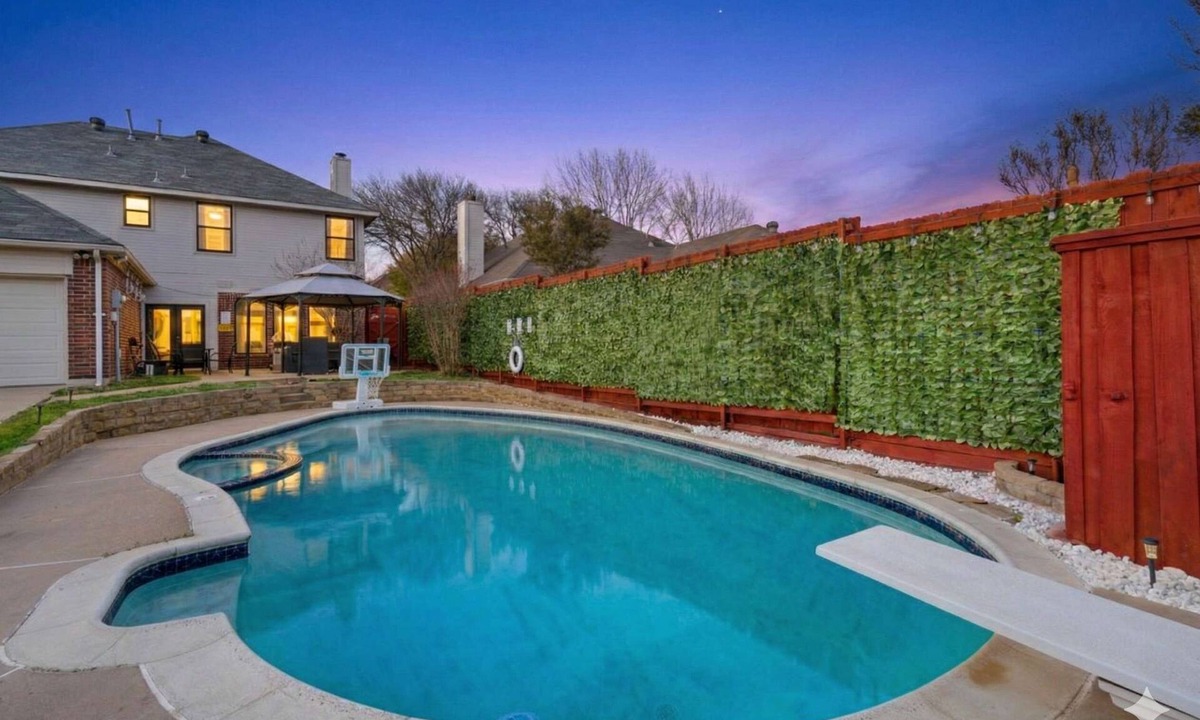 Far North Dallas House | 5-BD Getaway w/Pool, Patio, Firepit | Mins to DT