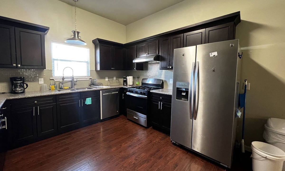 Five Points House | 5 bed 3 bath home - 5 min drive to downtown