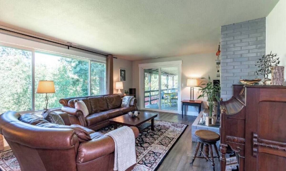 Starcrest House | 5 bed/3 bath with Game Room!