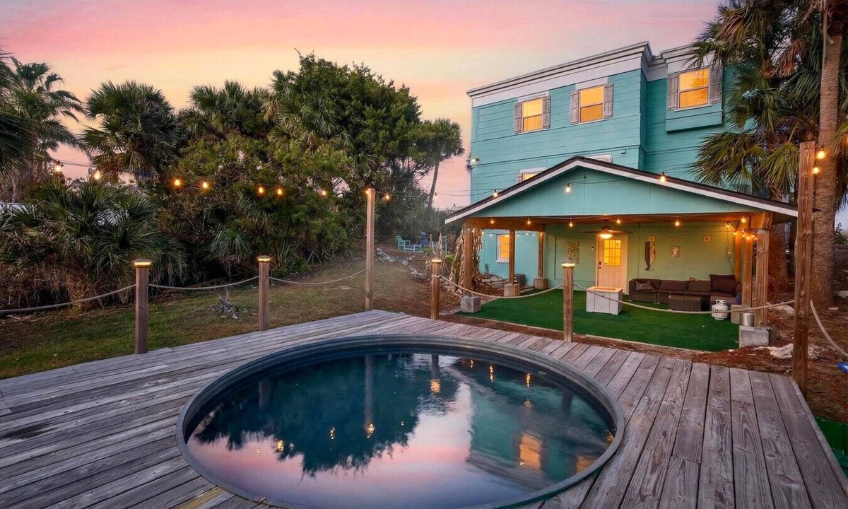 River Ridge Estates House | 5 bed 4 bath pool table, fire pit, walk to beach