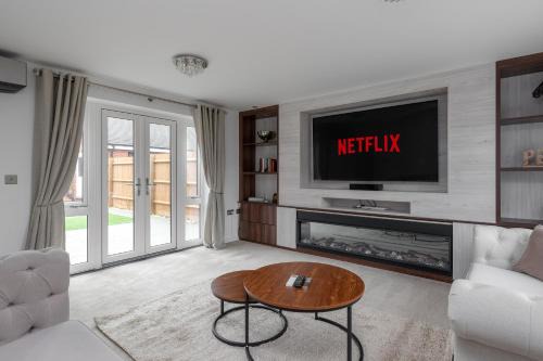 Bletchley Apartment | 5 bed detached Contractors Parking Long Stays