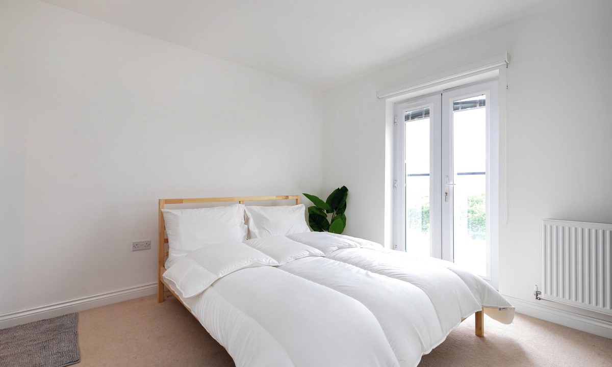 Ashford House | 5 Bed House - Sleeps 9 - Pets - Garden - Parking