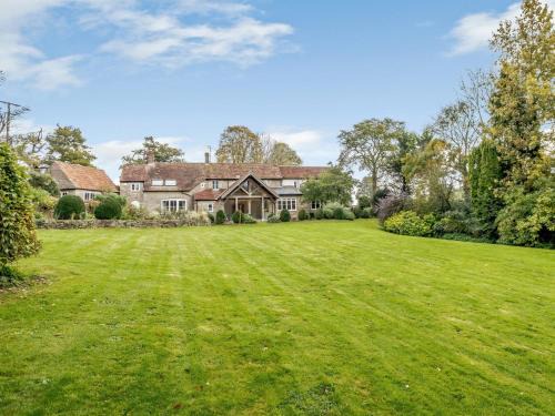 Blackford House | 5 Bed in Holton 79062