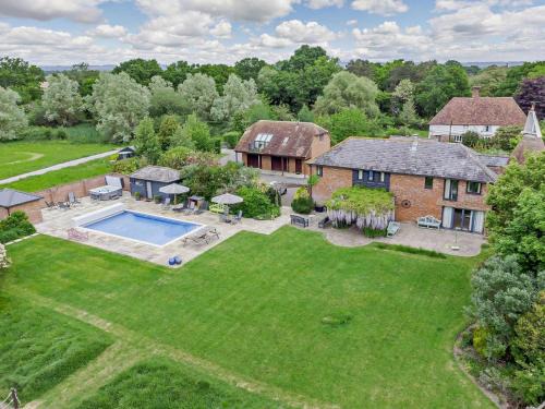 Abbess Roding House | 5 Bed in Smarden 76428