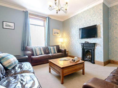 Tynemouth House | 5 Bed in Tynemouth CN125