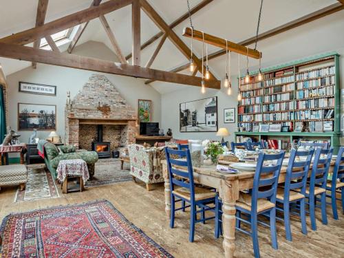 Holt House | 5 Bed in Wiveton KT021