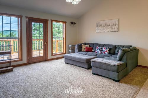 Branson House | 5 bed Mountain View Retreat on 8 Acres Near Town