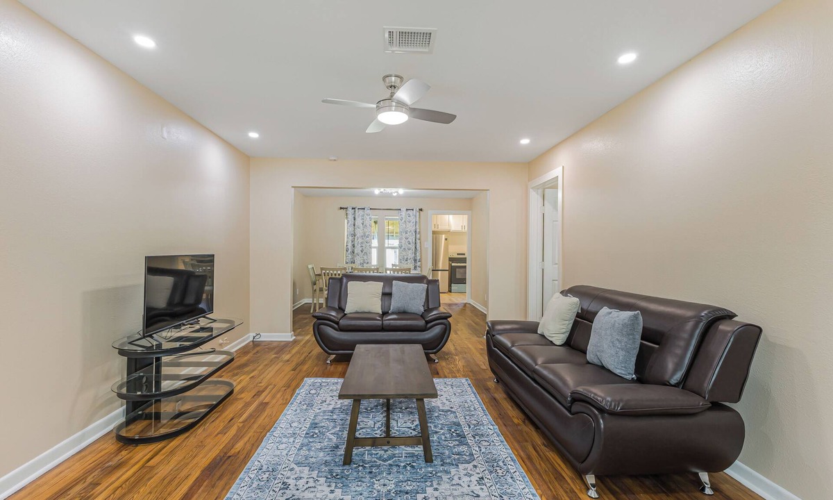Del Mar House | 5-bedroom 2 full bath