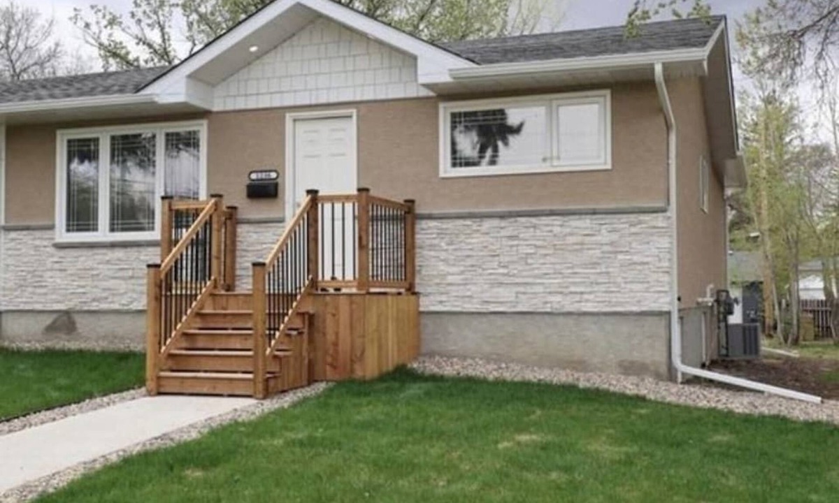 Regina House | 5 bedroom, 3 bathroom bungalow in great area