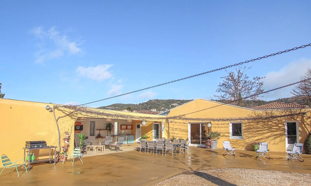 Saint-Martin-d'Ardeche House | 5 bedroom accommodation in St Martin d'Ardeche