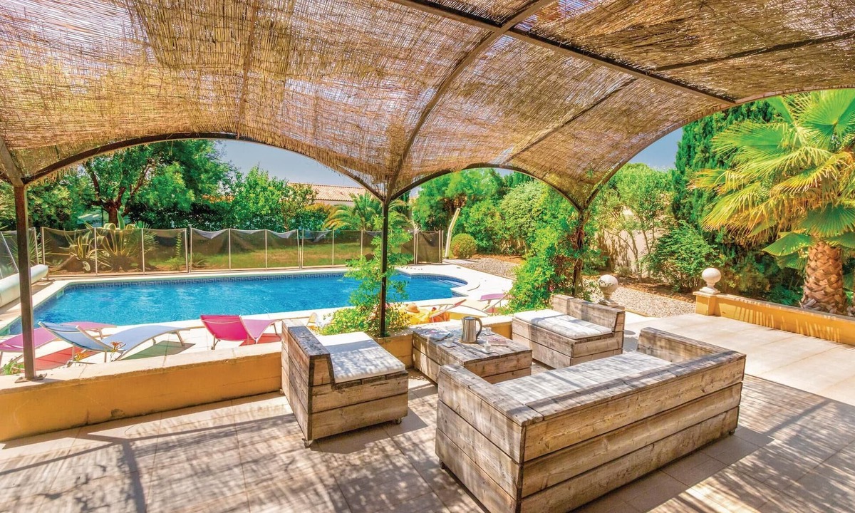 Thezan-les-Beziers House | 5 bedroom accommodation in Thézan-lès-Béziers
