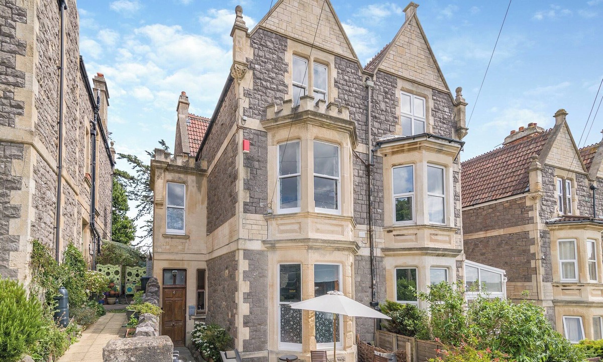 Weston-super-Mare Cottage | 5 bedroom accommodation in Weston-super-Mare