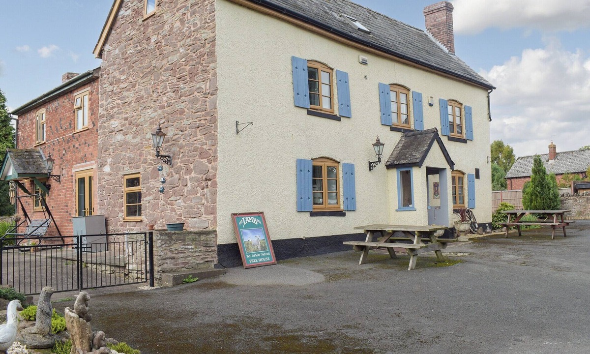 Leominster Cottage | 5 bedroom accommodation in Leominster