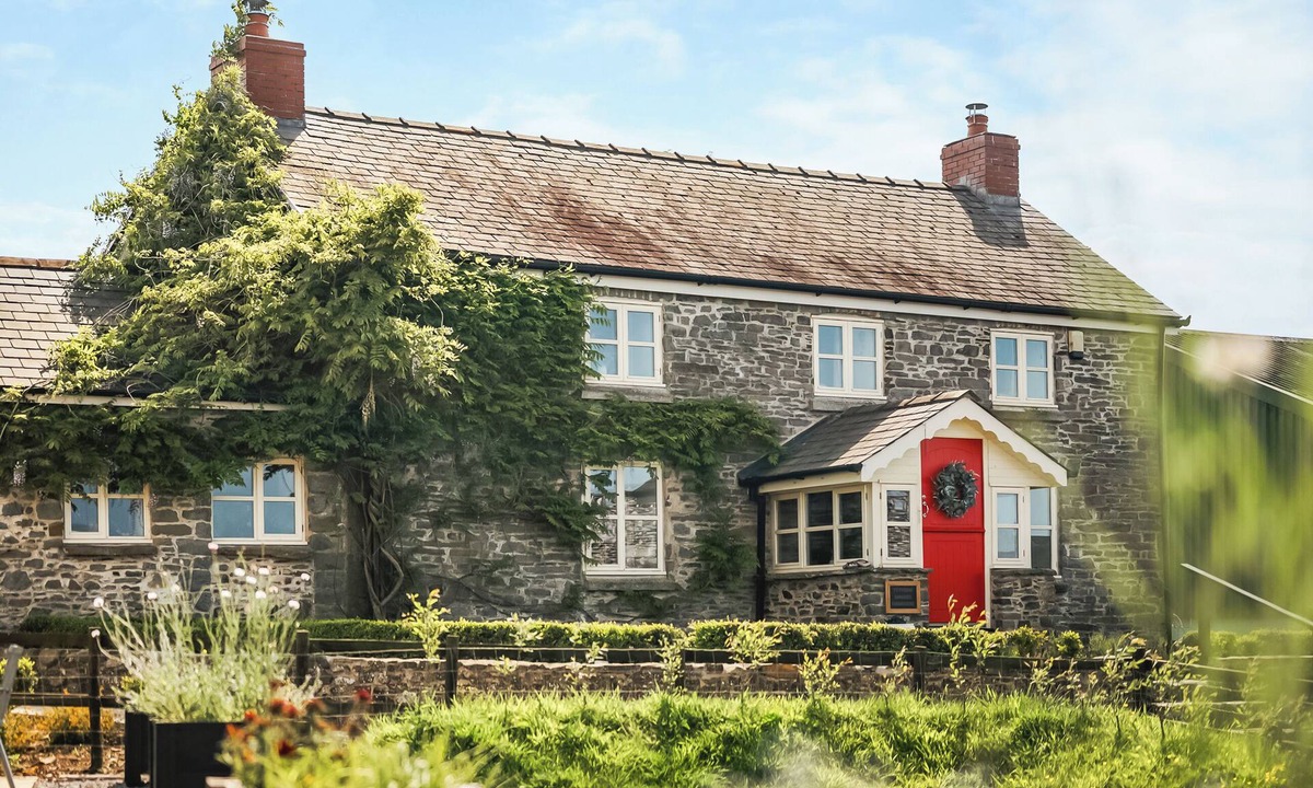 Aberaeron Cottage | 5 bedroom accommodation in Aberaeron