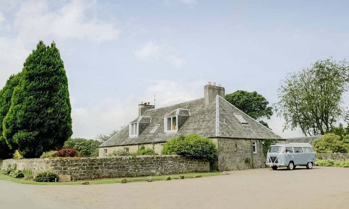 West Calder Cottage | 5 bedroom accommodation in Edinburgh