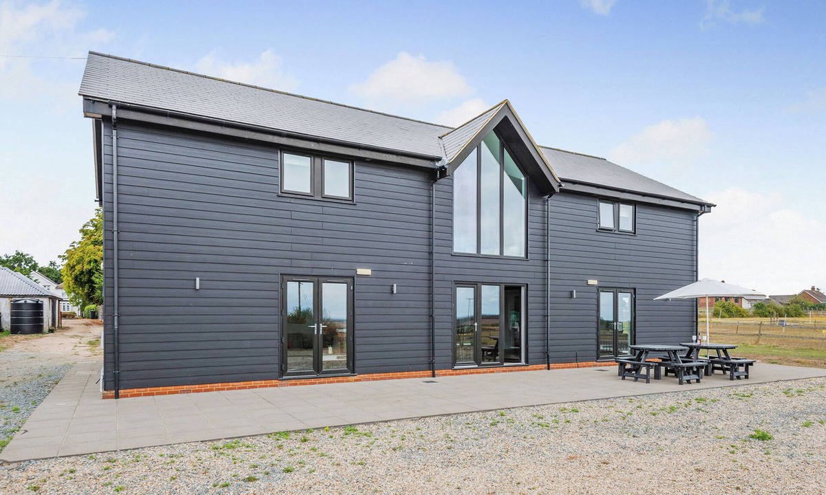 Althorne Cottage | 5 bedroom accommodation in Althorne