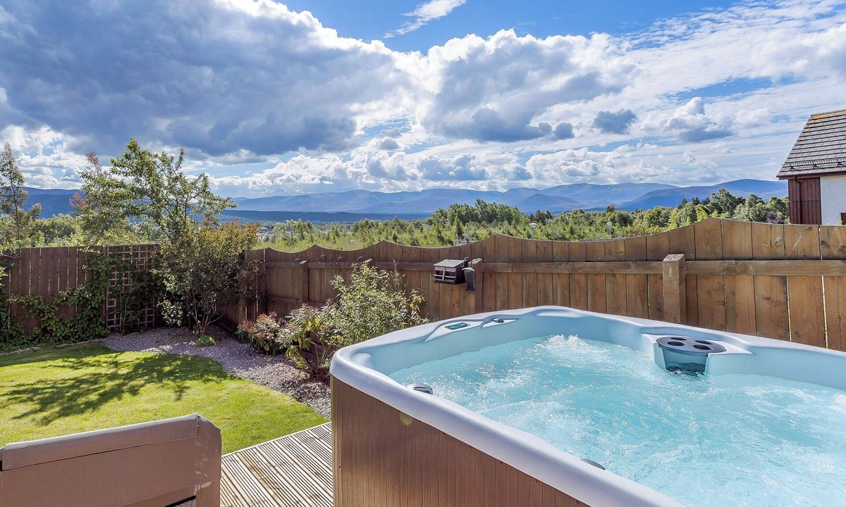 Aviemore Cottage | 5 bedroom accommodation in Aviemore