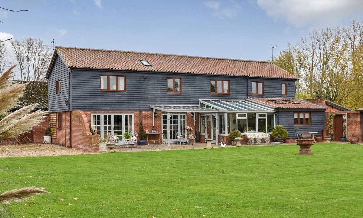 Aldborough Cabin | 5 bedroom accommodation in Hanworth