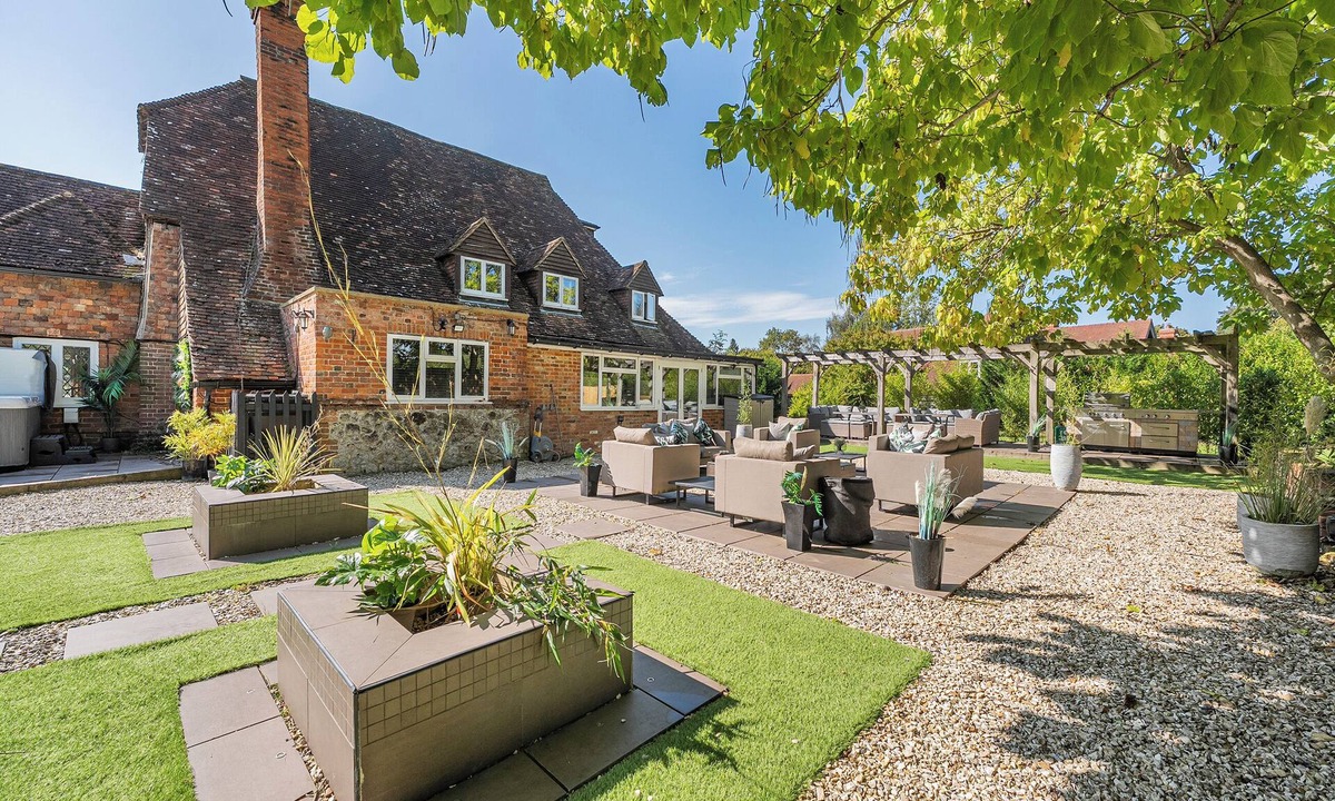 Charing Cottage | 5 bedroom accommodation in Ashford