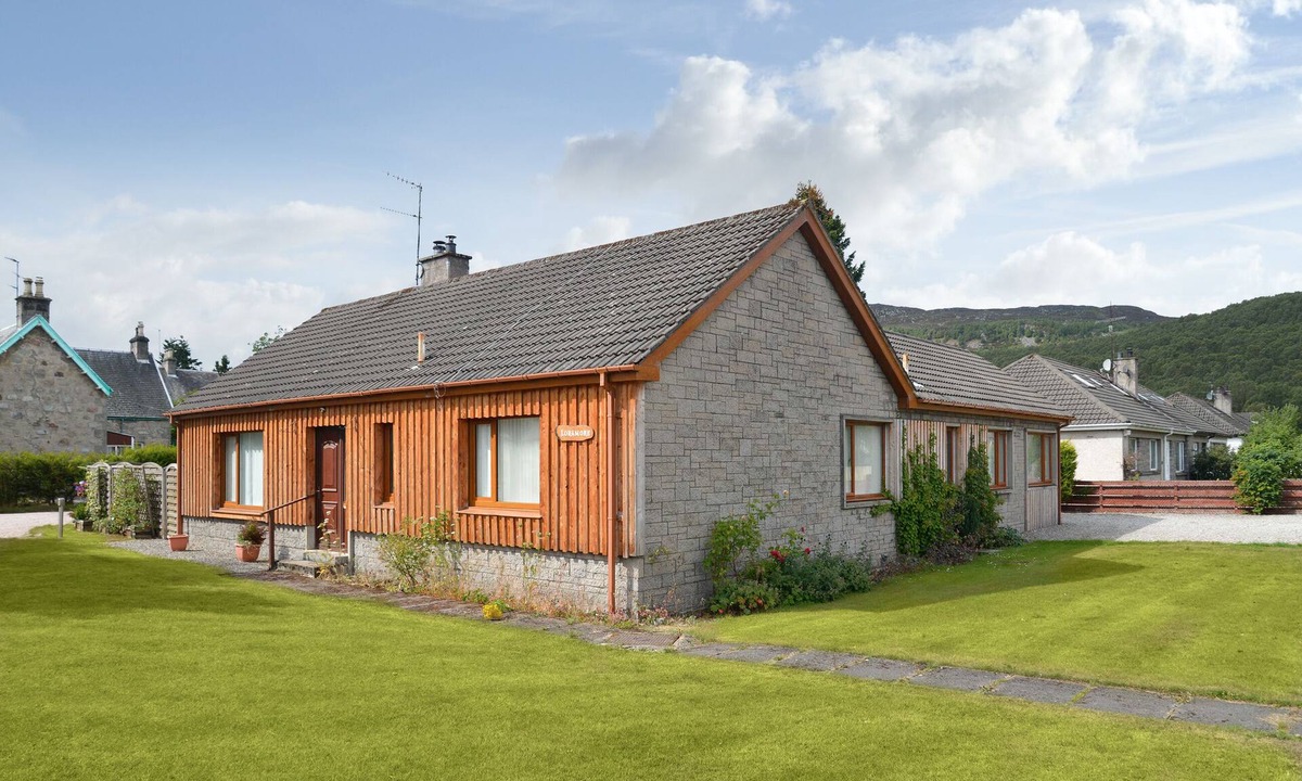 Aviemore Cottage | 5 bedroom accommodation in Aviemore