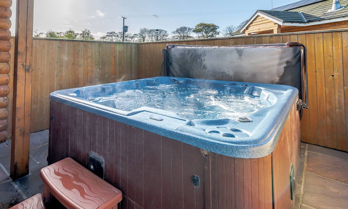 Hornsea Ski Chalet | 5 bedroom accommodation in Hornsea