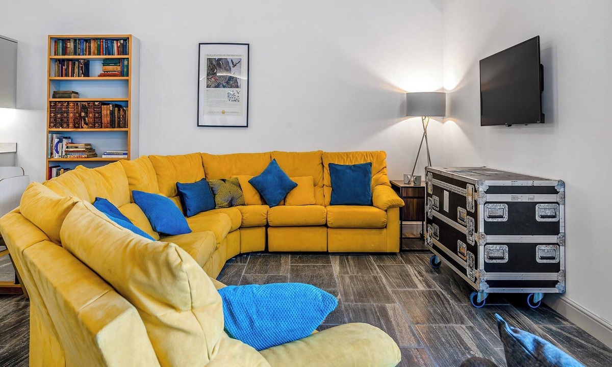 Huntley Cottage | 5 bedroom accommodation in Huntley